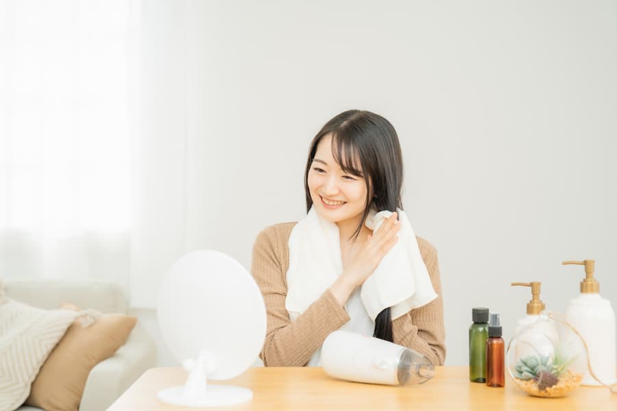 ヘアケアの正しい順番は？美髪のための夜と朝のヘアケアルーティンを徹底解説